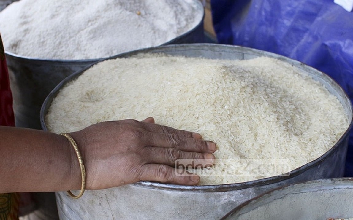 চাল ভেজালে ঠকছে ক্রেতা, বঞ্চিত পুষ্টিমানেও