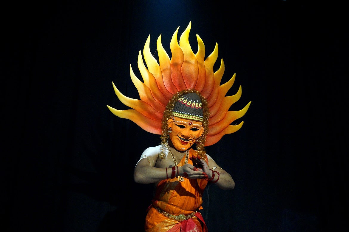 অগ্নি মঙ্গল: দেয়াল ভাঙ্গার গান