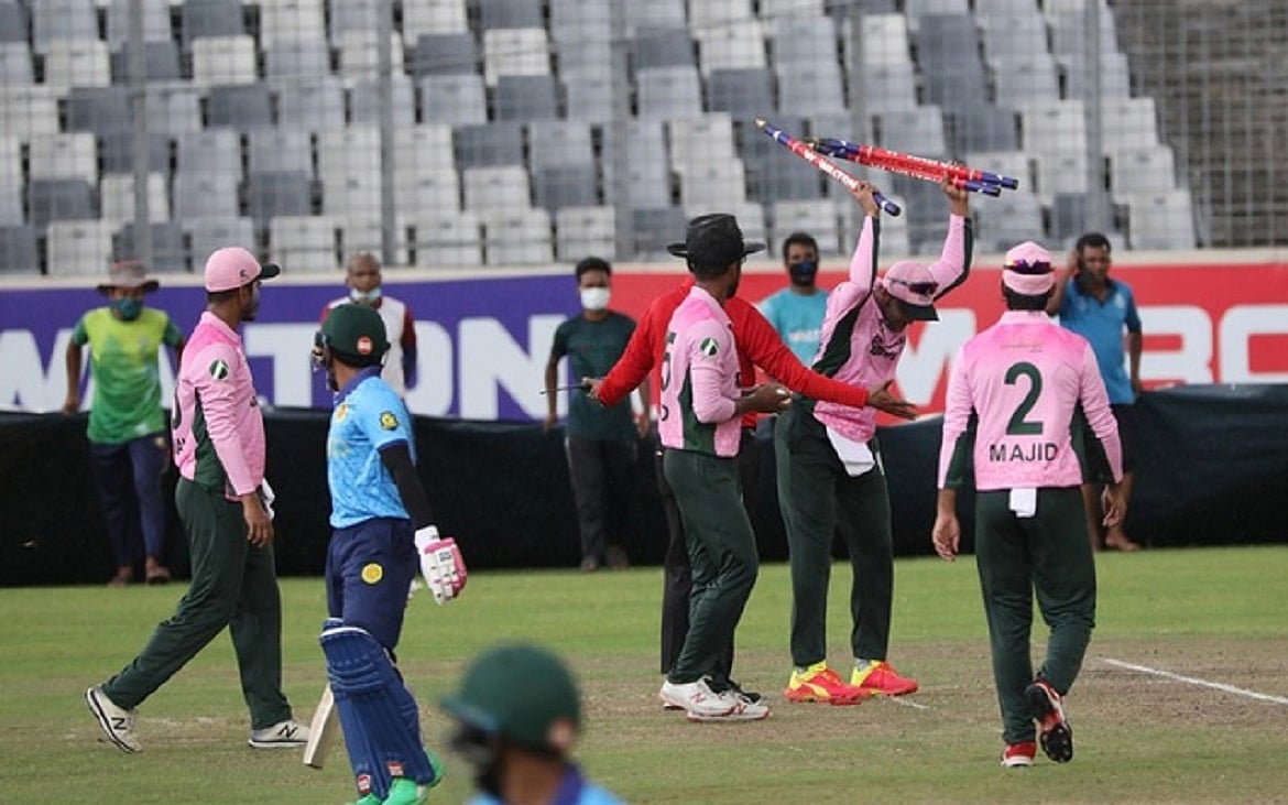 সাকিব বনাম সাকিব