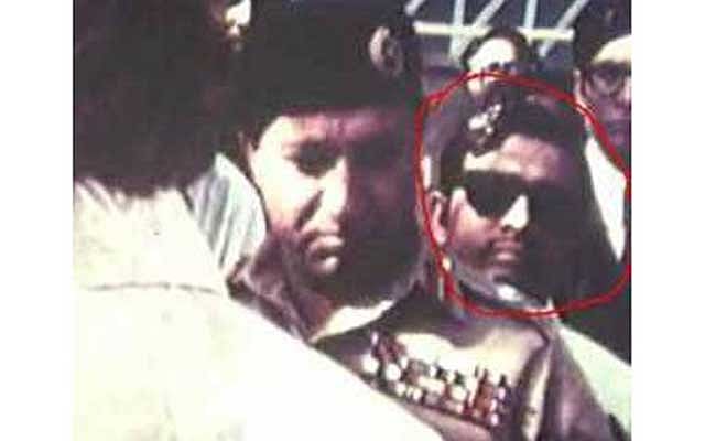 সেই ঐতিহাসিক ছবি, নিয়াজীর পাশে কাদের মোল্লা 