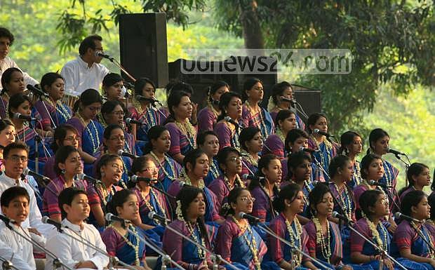 ছায়ানট তাদের সকল কর্মকাণ্ডে বাংলা সন ও তারিখ গুরুত্বসহকারে ব্যবহার করে 