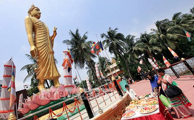 শব্দটি এড়িয়ে যেতে চাইলে 'হিন্দু' বলা যায়, সে ক্ষেত্রেও বৌদ্ধ, খ্রিস্টান ও অন্য ধর্মাবলম্বীদের অস্বীকার করা হয় শব্দটি এড়িয়ে যেতে চাইলে 'হিন্দু' বলা যায়, সে ক্ষেত্রেও বৌদ্ধ, খ্রিস্টান ও অন্য ধর্মাবলম্বীদের অস্বীকার করা হয়