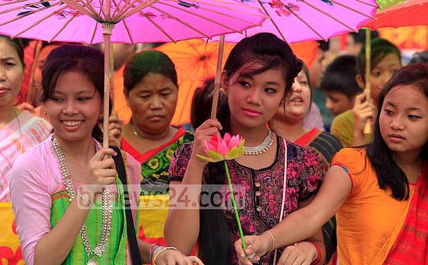 সংখ্যালঘু হচ্ছে রাষ্ট্রের একটি জনগোষ্ঠী যাদের সুনিদির্ষ্ট জাতিগত বৈশিষ্ট্য, সংস্কৃতি, ধর্ম বা ভাষাগত বৈশিষ্ট্য বিদ্যমান সংখ্যালঘু হচ্ছে রাষ্ট্রের একটি জনগোষ্ঠী যাদের সুনিদির্ষ্ট জাতিগত বৈশিষ্ট্য, সংস্কৃতি, ধর্ম বা ভাষাগত বৈশিষ্ট্য বিদ্যমান