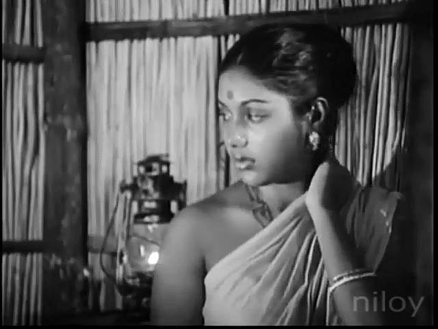 ঋত্বিক তাঁর ছবিতে মেলোড্রামাসহ সংলাপ ও বিভিন্ন প্রতীক ব্যবহার করেছেন চিন্তাশীলভাবে 