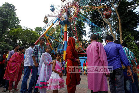 উৎসবে সকল ধর্মের মানুষের স্বতঃস্ফুর্ত অংশগ্রহণের ভেতর দিয়ে ধর্মীয় উৎসবই হয়ে উঠে প্রকারান্তরে সর্বজনীনতা ও ধর্মনিরপেক্ষতার প্রতীক 