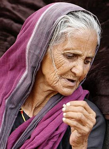 জীবনের পড়ন্তবেলায় তাদের জন্য স্বাস্থ্য-বীমা, প্রয়োজনীয় চিকিৎসা, সম্মানজনক সামাজিক অবস্থান, সবই যেন দুরাশা 