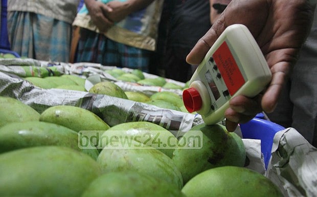 ফরমালিন হচ্ছে ফরমালডিহাইড নামক একটি বিষাক্ত রাসায়নিকের ৩৫ শতাংশ সম্পৃক্ত দ্রবণ 