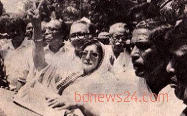 ১৯৯২ সালের ২৬ মার্চ শহীদজননী জাহানারা ইমামের নেতৃত্বে গণআদালত গঠিত হয় রাজাকারদের বিচারের দাবিতে 
