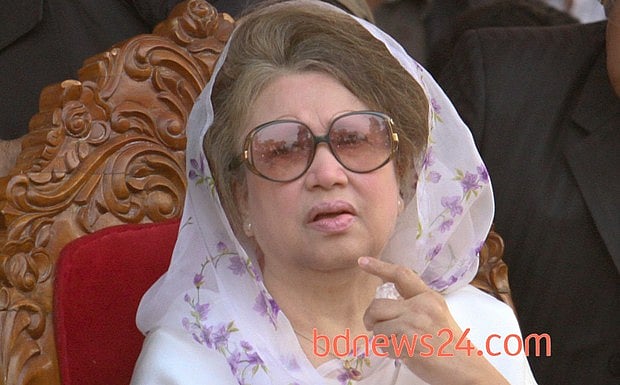 এফবিআইএর এক এজেন্টকে ঘুষ দিয়ে জয়ের বিষয়ে তথ্য সংগ্রহের চেষ্টার মামলার নথি নিজের বক্তব্যের ভিত্তি হিসেবে ধরে নিয়েছেন খালেদা জিয়া[ 