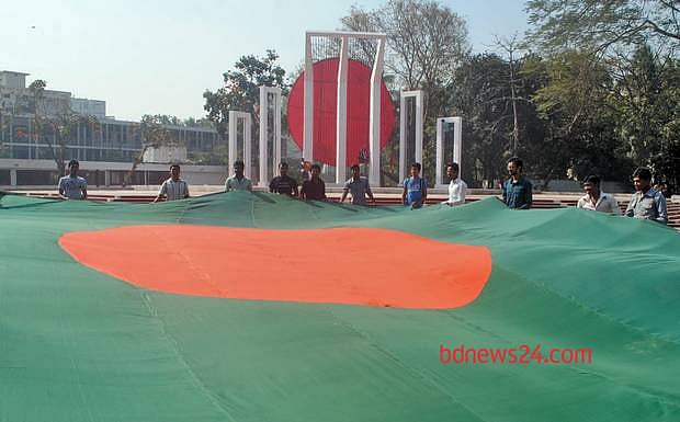 যে সাম্প্রদায়িক চেতনার বিরুদ্ধে সংগ্রামের ফলে জন্ম নিয়েছিল লাল-সবুজের বাংলা, তা মুছে ফেলার চেষ্টায় বেছে নেওয়া হয় গণমাধ্যম 