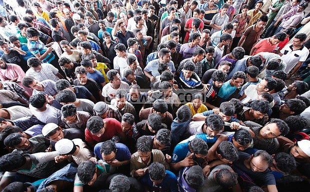 ইউরোপে শিল্প বিপ্লবের সময়কালে গ্রাম বিরান হয়ে শহরে আশ্রয় নিয়েছে মানুষ, তেমনি এক ক্রান্তিলগ্নে বাংলাদেশ আজ সমাগত 