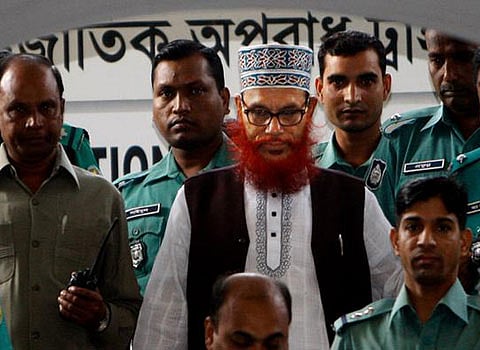 সাঈদীর এক ধরনের আনন্দের ঝিলিক দেওয়া শ্মশ্রুমণ্ডিত মুখমণ্ডল পরিদৃষ্ট হওয়ায় সংশয় পালে কিঞ্চিৎ বাতাস পায় 