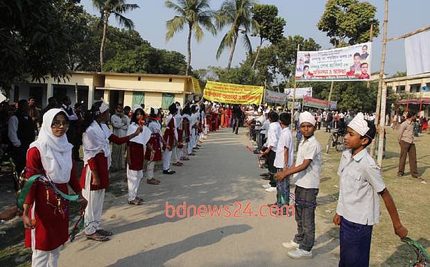 আমাদের দেশে স্কুল-কলেজ-মাদ্রাসাগুলোতে শিক্ষকরা শিশু-কিশোরদের কী ধরনের নৈতিকতা-মূল্যবোধ শিক্ষায় উৎসাহদান করেন 