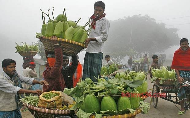 রঙএর এমন সমাহার বাংলাদেশের যে কোনো হাট-বাজারে তখন ক্রেতাদের দৃষ্টি আকর্ষণ করার জন্য যেন প্রতিযোগিতা করে 