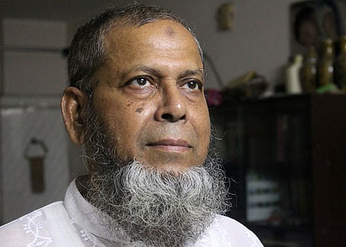 তিনি বলেন: ''কী হবে আর পেছনের গল্প শুনে?''  