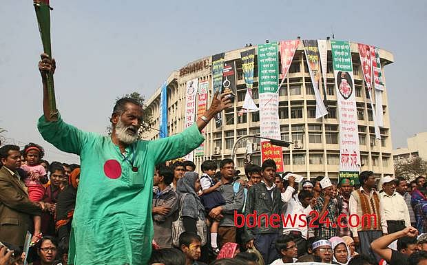 পুলিশ দিয়ে যে লাখো উদ্বুদ্ধ জনতার মুখোমুখি হওয়া যায় না তা শুধু আমাদের নয়, পাকি আমলের বৈরি সরকারগুলোও জানত 