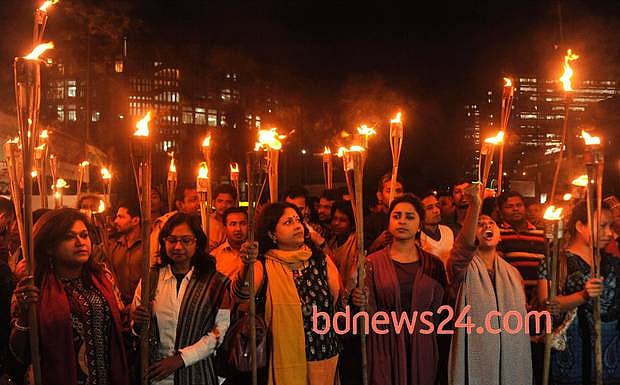 যে প্রক্রিয়ায় মঞ্চের উত্থান, সেখানে পৃষ্ঠপোষকতার জন্য সরকারের সঙ্গে আঁতাতটি ঘটল ঠিক কখন 