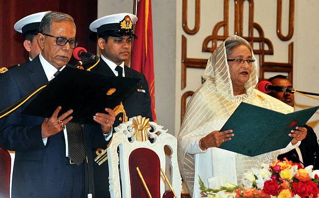 চ্যালেঞ্জ মোকাবেলায় শেখ হাসিনা 'ভারি' মন্ত্রিসভা হাজির করতে চেষ্টা করেছেন চ্যালেঞ্জ মোকাবেলায় শেখ হাসিনা 'ভারি' মন্ত্রিসভা হাজির করতে চেষ্টা করেছেন