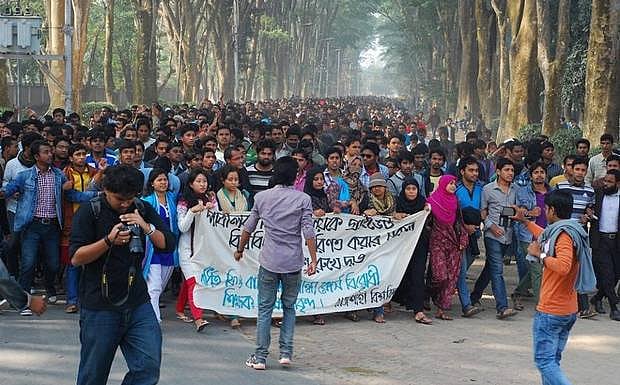 ভাসা ভাসা ধারণা থেকে রাজশাহী বিশ্ববিদ্যালয়ের নিয়মিত কোর্সের শিক্ষার্থীরা শিক্ষাবাণিজ্যের অভিযোগ তুলছেন 