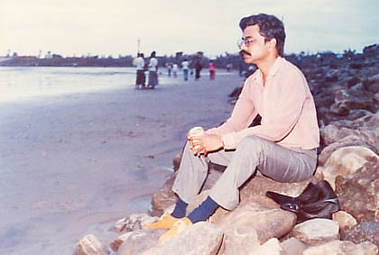 ১৯৮৬ সালে কক্সবাজার সমুদ্র সৈকতে শহীদুল জহির (১১/১০/১৯৫৩-২৩/৩/২০০৮)