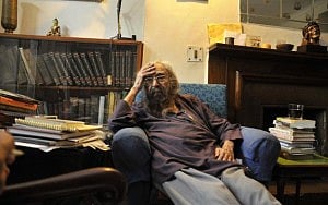 Khushwant Singh at his New Delhi residence. 