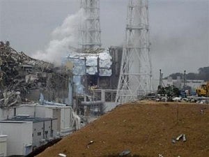 A handout photo shows Tokyo Electric Power Co. Fukushima Daiichi Nuclear Power Plant reactor no. 4 (center) and no. 3 (L) in northern Japan March 15, 2011. Picture taken March 15, 2011. Photo: Reuters 