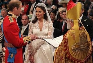 Prince William, and Kate Middleton exchange rings before the Archbishop of Canterbury, Rowan Williams, April 29, 2011. Photo: REUTERS 