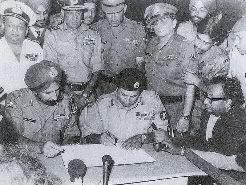 Lt Gen Niazi signing the Instrument of Surrender under the gaze of Lt Gen Aurora. (Source: Indian Navy) Lt Gen Niazi signing the Instrument of Surrender under the gaze of Lt Gen Aurora. (Source: Indian Navy)