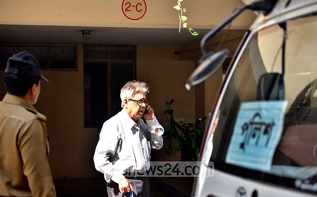 Physics professor Ajay Roy, torn down by his son Avijit Roy's murder, wants the FBI to be given 'free hand' in the investigations. File photo. 