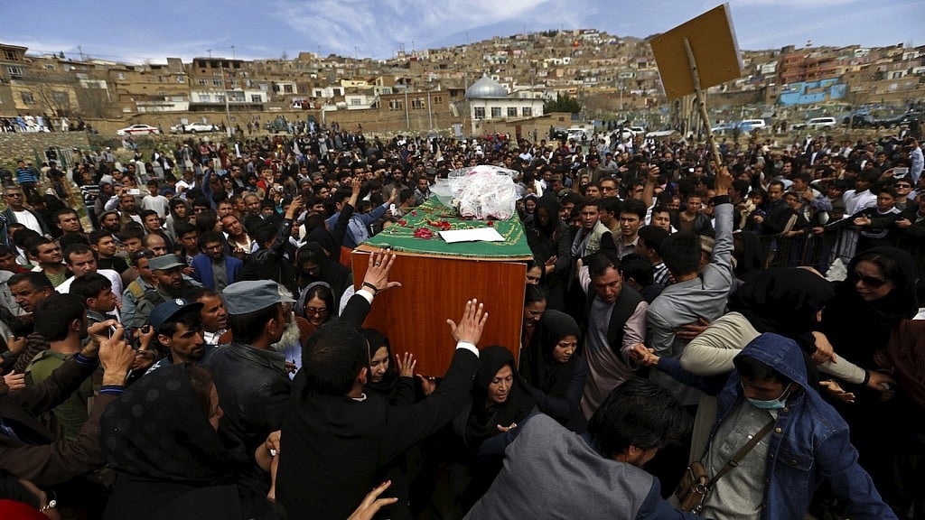 Afghan women's rights activists carry the coffin of Farkhunda. (Reuters/Mohammad Ismail) 