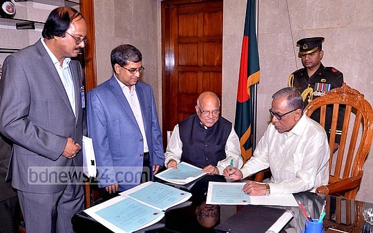 President Abdul Hamid signs the proposed budget for 2015-16 fiscal year on Thursday before it is presented in Parliament. 