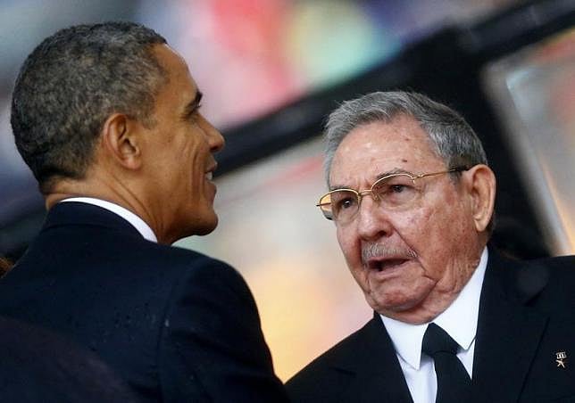 U.S. President Barack Obama (L) greets Cuban President Raul Castro. REUTERS/Kai Pfaffenbach. 