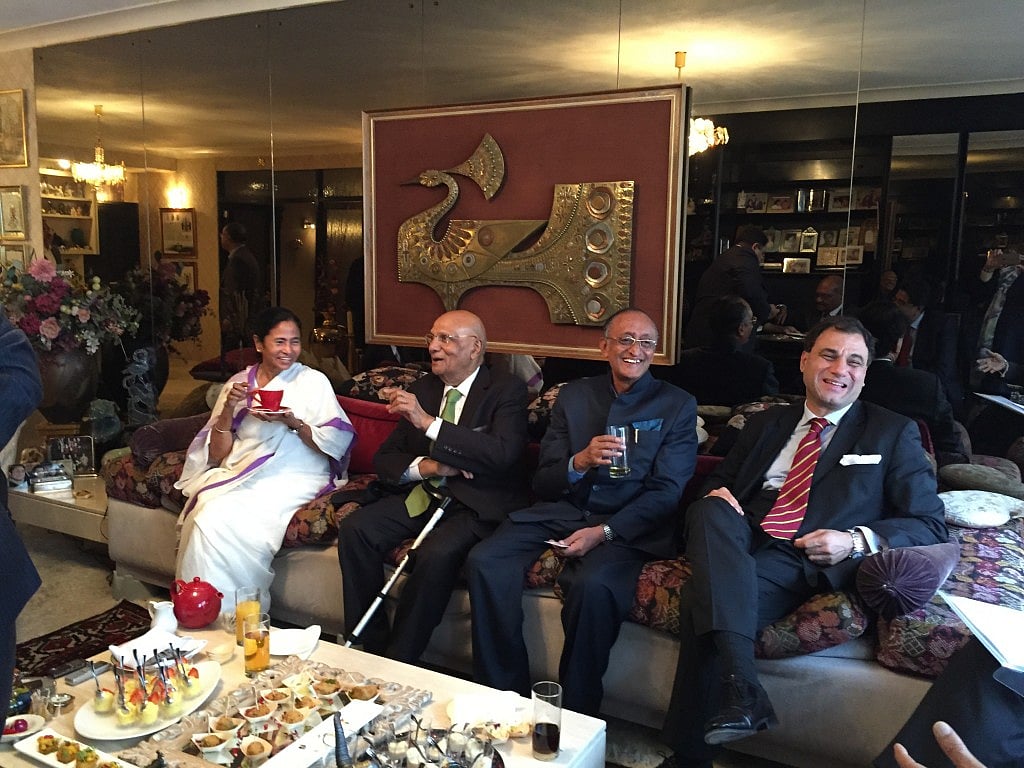 Pictured (L to R): Mamata Banerjee, Lord Swraj Paul, West Bengal Finance Minister Dr Amit Mitra and Lord Karan Bilimoria, founder of Cobra Beer. 