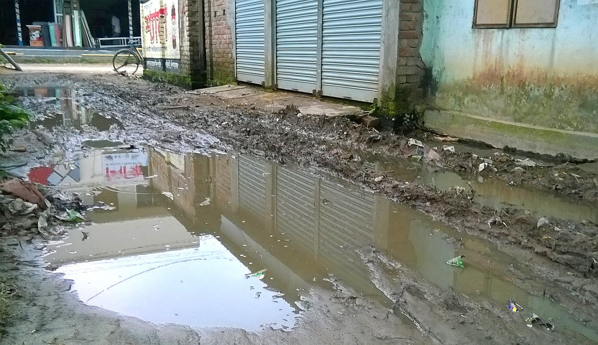 ভোগান্তির জন্য কাকে দুষবো- মানুষ না পৌর কর্তৃপক্ষকে?