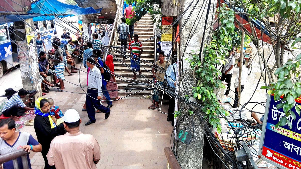 আজমপুর ফুট ওভার ব্রিজ 