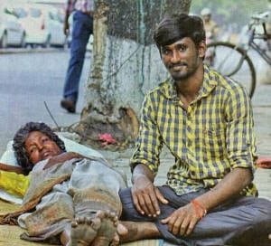 চেন্নাইয়ের ছেলে জয়ভেলকে নিয়ে সংবাদ ছেপেছে যুগান্তরসহ অনেক পত্রিকা। ছবিটি আনন্দবাজার পত্রিকা থেকে নেওয়া। 
