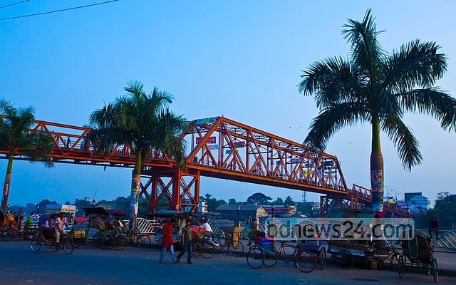 ক্বিন ব্রিজের নিচে দেহ ব্যবসা ও গাঁজা সেবন বন্ধে প্রশাসন কি নজর দেবে?