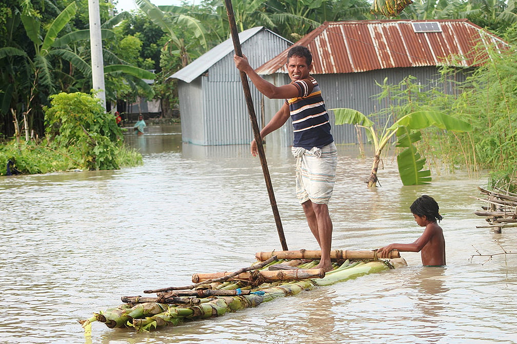 ত্রাণে ‘প্রয়োজন মিটছে না’ রাজশাহীর বাঘায় পানিবন্দি মানুষের