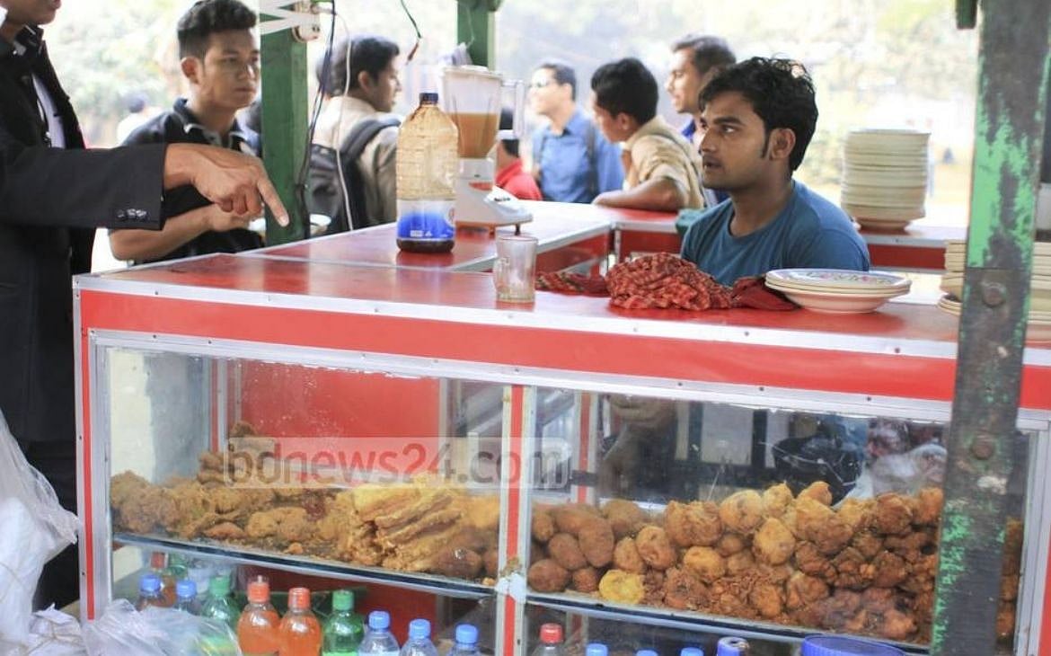 পথ-খাবার: স্বাস্থ্যব্যয় বৃদ্ধির অন্যতম কারণ