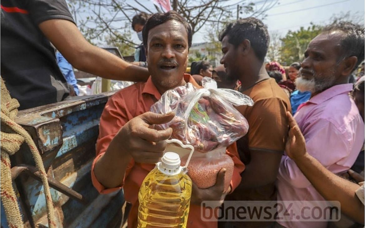 বাজার নিয়ন্ত্রণ, মিথ্যার বেসাতি আর গোল খাওয়া পাবলিক