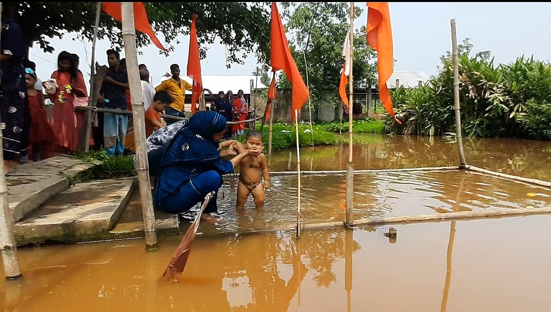 কালিয়াকৈরে অন্ধবিশ্বাসের ‘ষাঁড়ের পুকুর’ আর পচা জলপান
