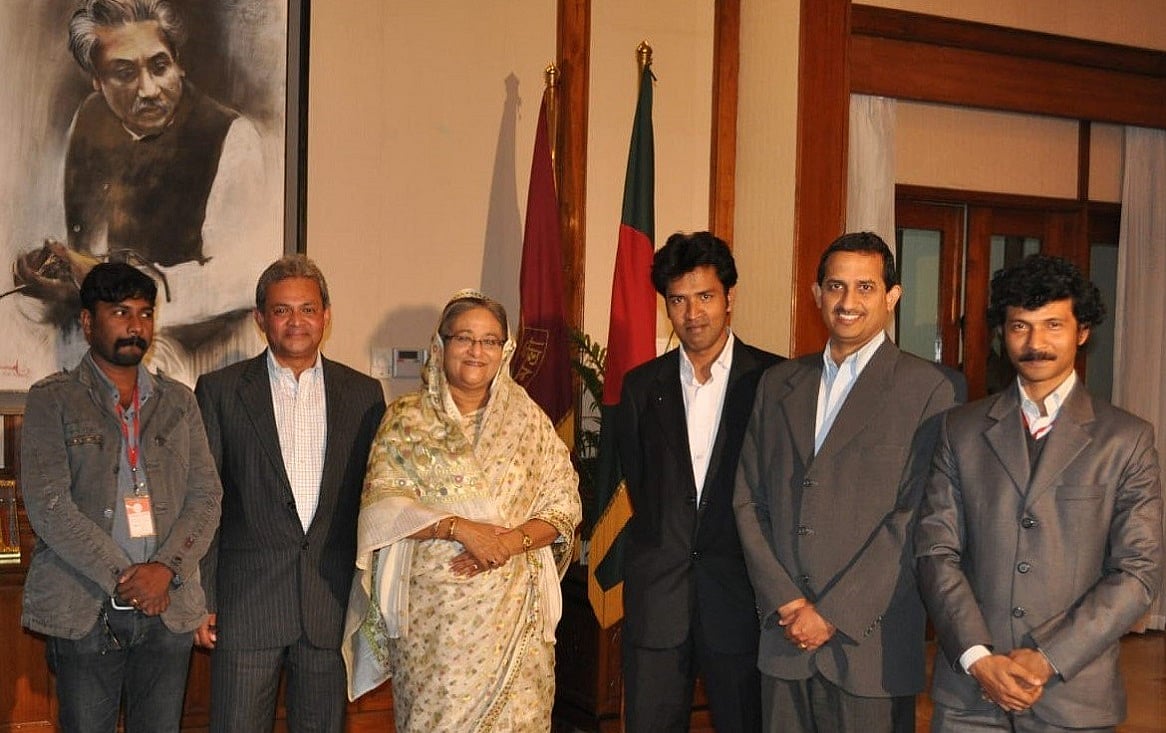 শঙ্কার সময়ে স্বাধীনতার হাসি