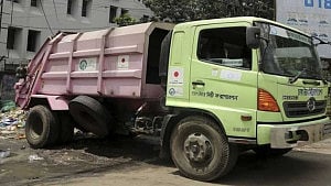 ময়লার ট্রাকের ধাক্কায় ছাত্রের মৃত্যু, চালকসহ তিনজন চাকরিচ্যুত