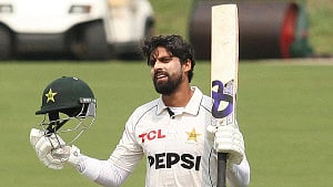 হাসান মাহমুদ-নাঈমদের হতাশ করে আমিনের সেঞ্চুরি