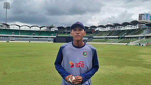 লাল-সবুজের স্বপ্নের পথে অনিকের ছুটে চলা