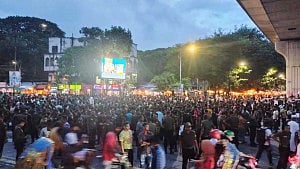 কাজ থাকলে দিনে ৫৪০ টাকা, না থাকলে ‘রেস্ট’: বৈষম্যের অবসান চান আনসাররা