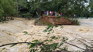 আখাউড়ায় ভেঙেছে হাওরা নদীর বাঁধ, পানিবন্দি ১২ শতাধিক পরিবার