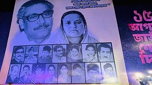 শোকের মাস স্মরণে ছাত্রলীগের আলোক প্রজ্বালন