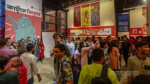 দর্শকে ঠাসা ‘কার্টুনে বিদ্রোহ’ প্রদর্শনী