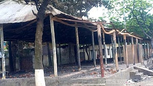পুড়িয়ে দেওয়া হল চাঁদপুর নৌ থানা